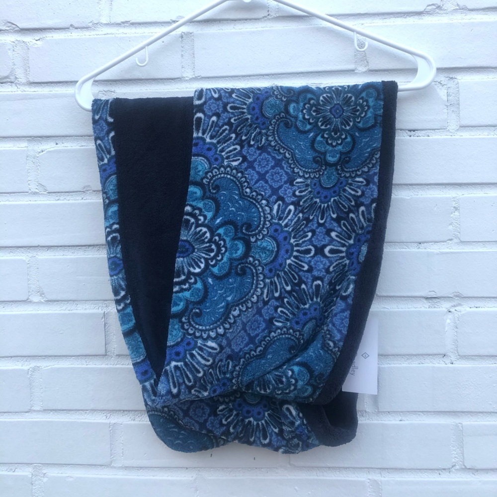 NWT Vera Bradley Fleece Loop Scarf- Blue Tapestry